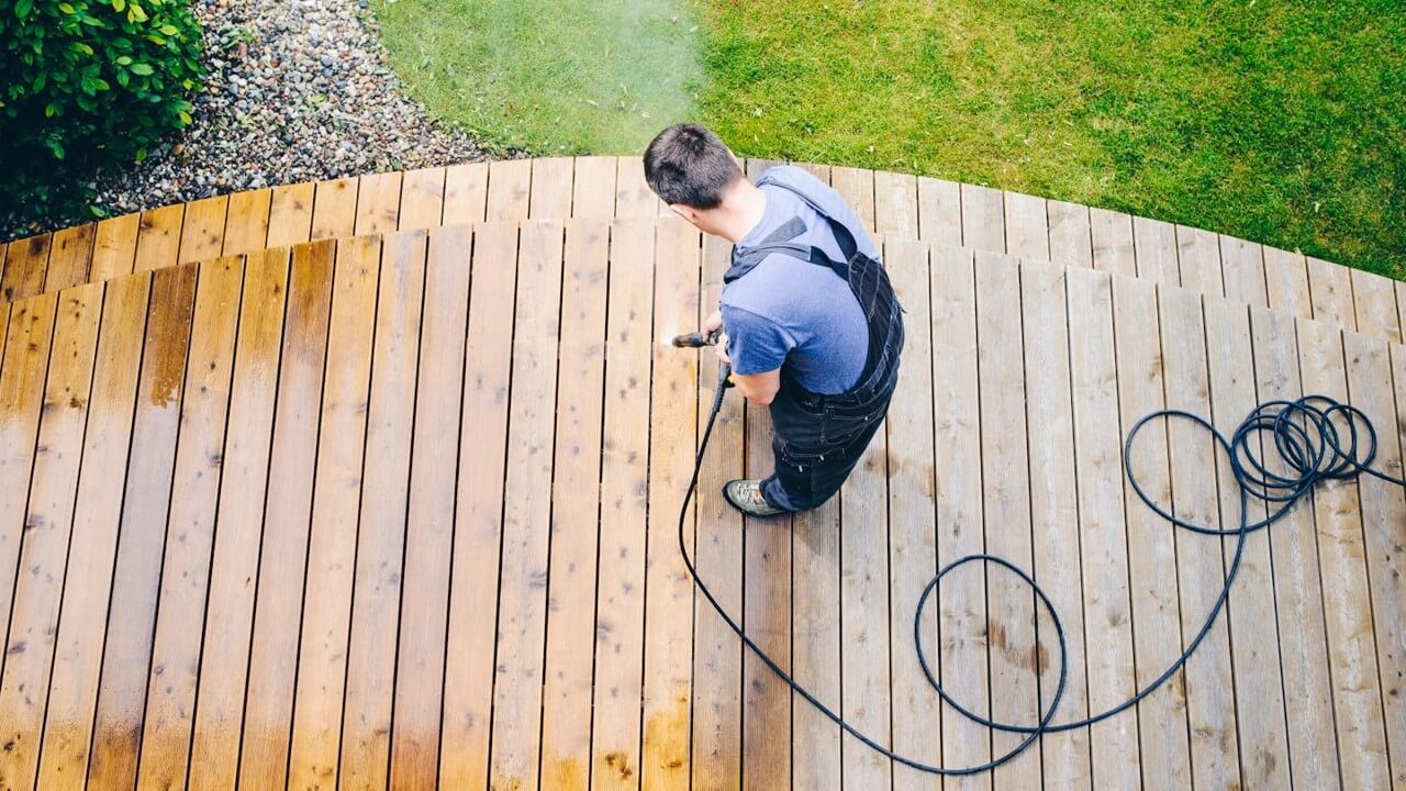 Deck and fence cleaning service